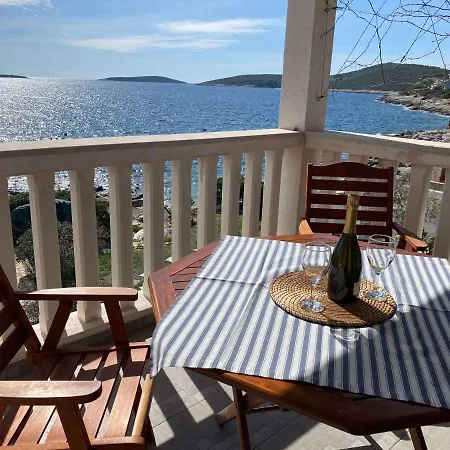 By The Sea * Vis
