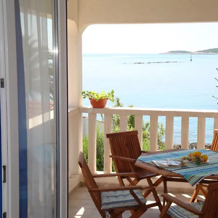 Apartment By The Sea *